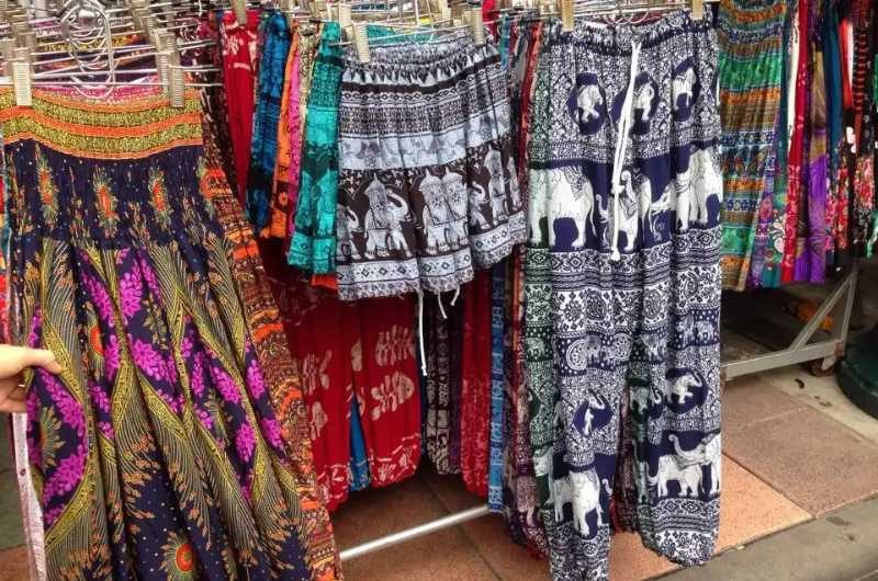 pantalones de elefantes en mercado de Chiang Mai