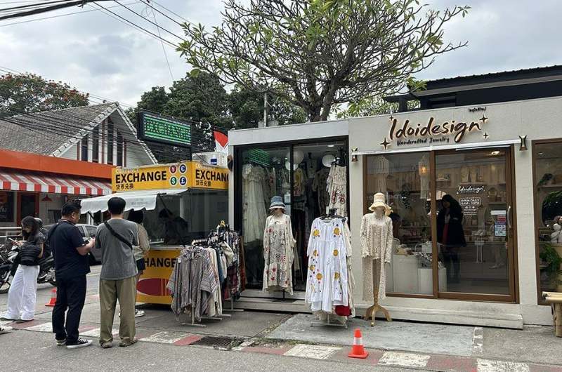 escaparate de tienda de ropa en Nimmanhaemin Chiang Mai