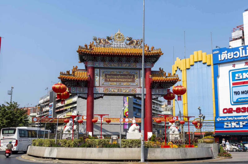 Chinatown Gate en el barrio chino de Bangkok junto a Odeon Circle en la entrada a Yaowarat