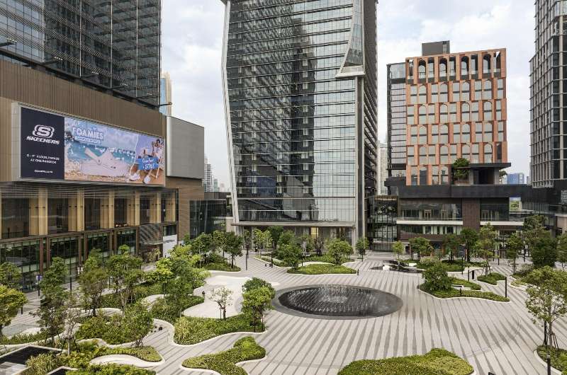 Espacios abiertos y zonas verdes en One Bangkok