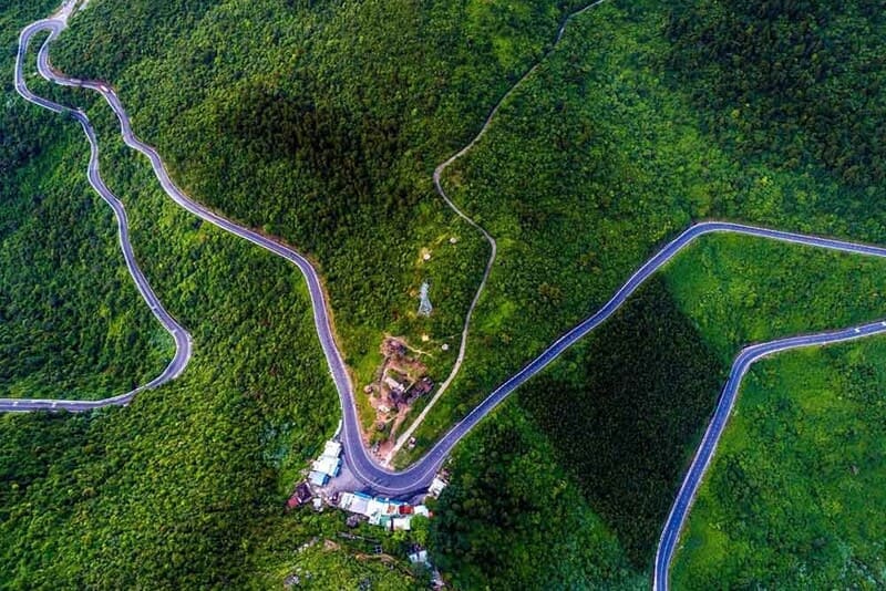 Vieta aérea del Paso de Haivan en los alrededores de Hoi an