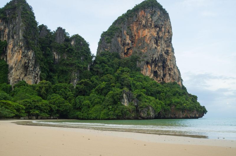 Playa de Railay en Krabi durante el mes de julio