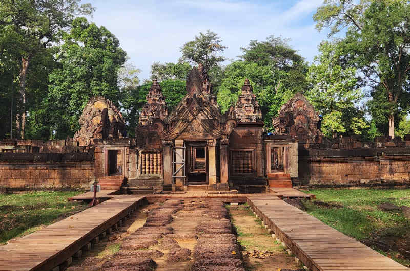 Templo ed Bantei Srei en Camboya, conocido también como el Templo de las Mujeres