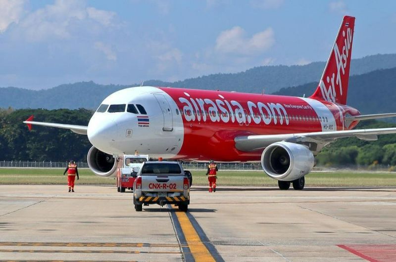 Avión de Thai AirAsia en el aeropuerto de Chiang Mai