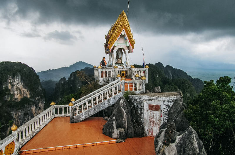 Wat Tham Suea en Krabi con el Buda dorado y vistas desde la cima del templo