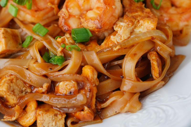 textura del pad thai casero en primer plano