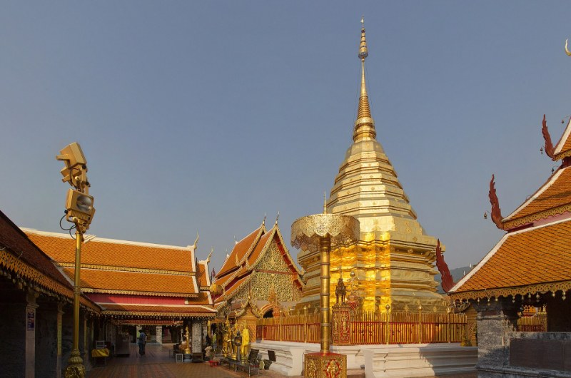 Chedi dorado del templo de Doi Suthep en Chiang Mai
