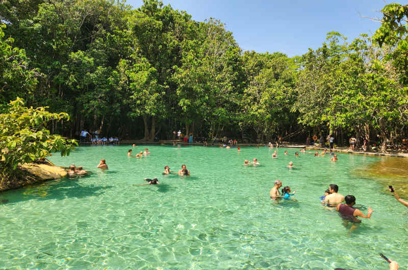 Piscina Esmeralda de Krabi con aguas verdes en plena reserva natural