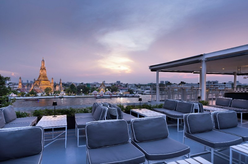 Rooftop Sala Rattanakosin con vistas al templo Wat Arun en Bangkok