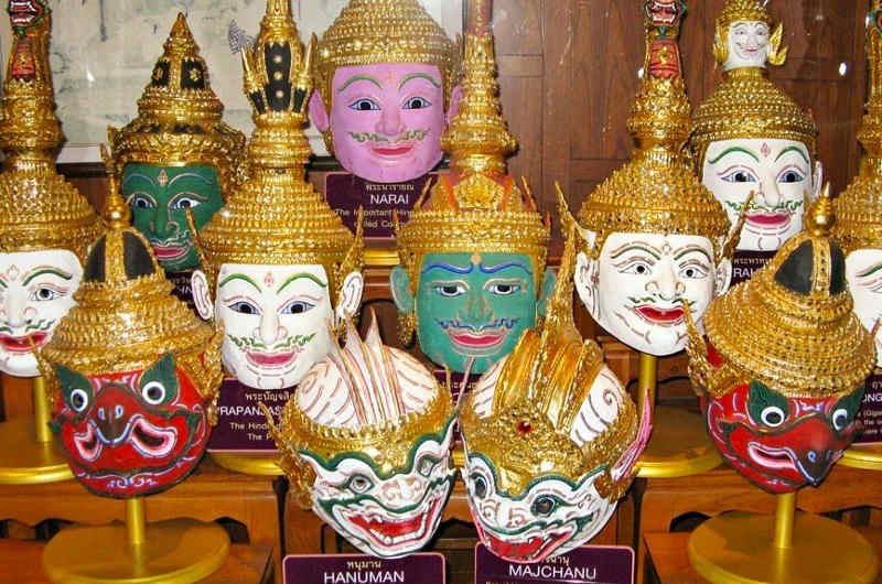 Máscaras típicas de los personajes da la mitología tailandesa