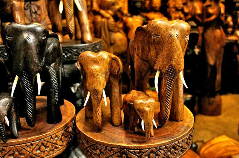 Las tallas de madera, especialmente de elefantes es un souvenir muy típico de Tailandia