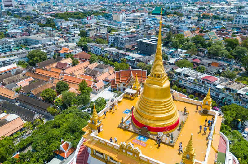 Wat Saket de Bangkok con turitas
