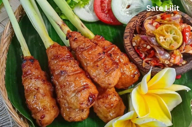 Ste Lilit son brochetas de pollo, pescado o cerdo típicas de Bali