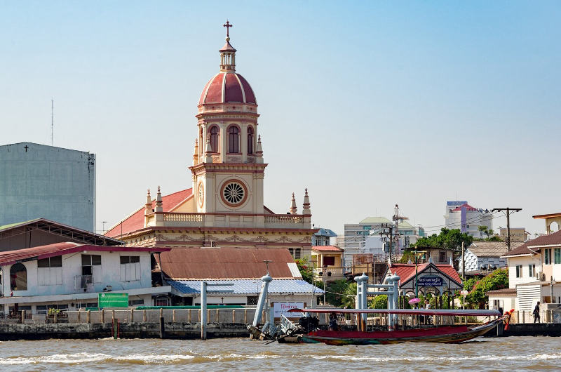 Iglesia de Santa Cruz en el barrio portugués de Kudi Chin, Bangkok