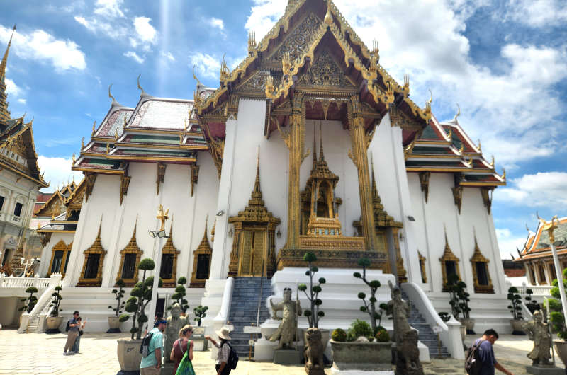 Edificio Dusit Maha Prasat en el recinto del Gran Palacio de Bangkok