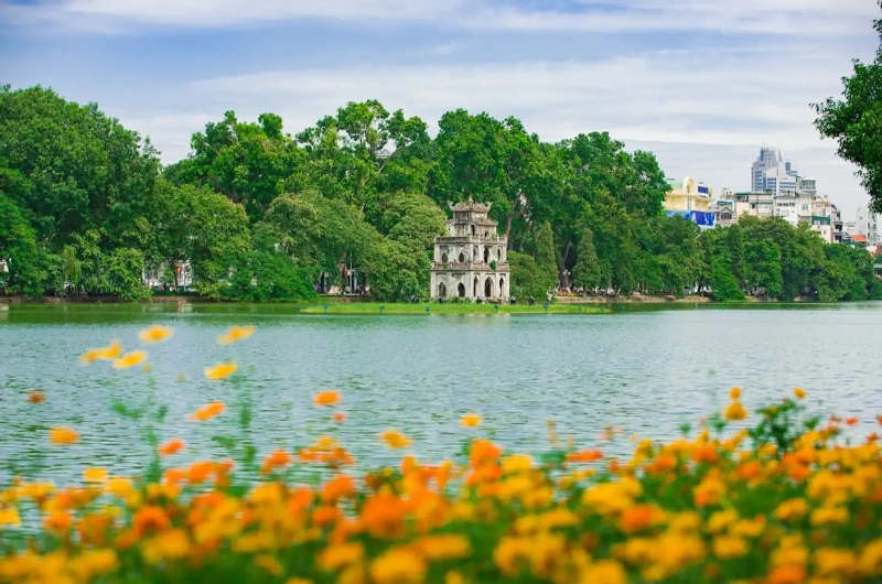 Lago Hoan Kiem, uno de los lugares más emblemáticos del centro de la ciudad