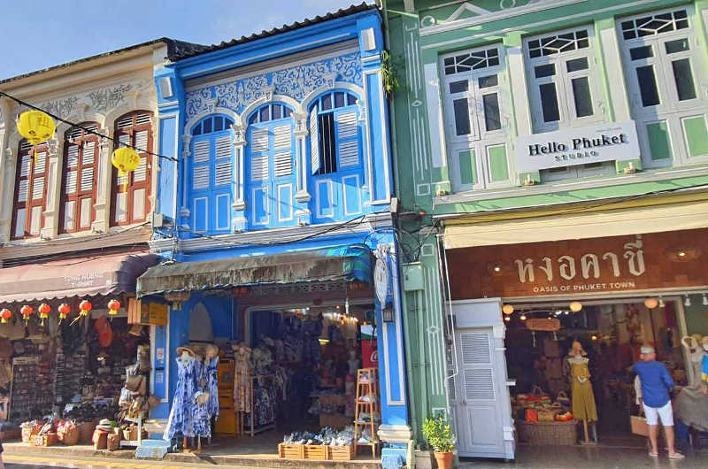 Las boutiques del casco antiguo de Phuket es una buena alternativa para quién busque compras de productos más artesanales
