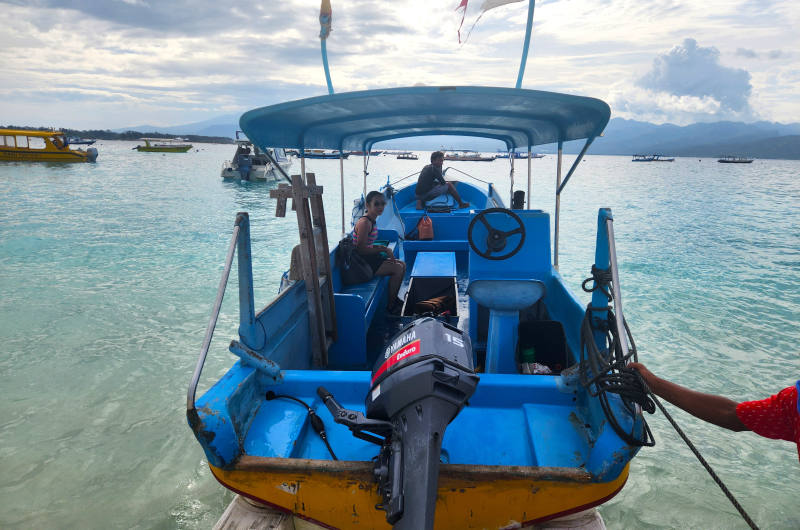 Hacer en Gili Trawangan uan excursion en barca privada a hacer snorkel y ver las otras islas es un plan ideal
