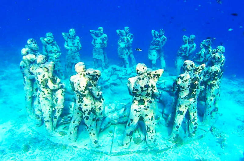 esculturas marinas bajo el mar junto a Gili Meno, ideales para hacer snorkel