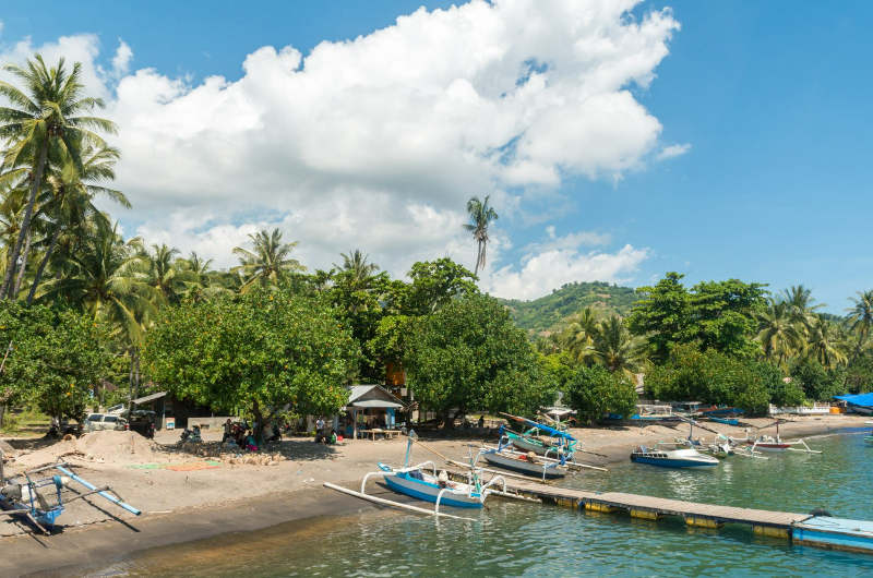 A Gili Air llegarás a un muelle en el que pueden atracar barcos pequeños y speed boats