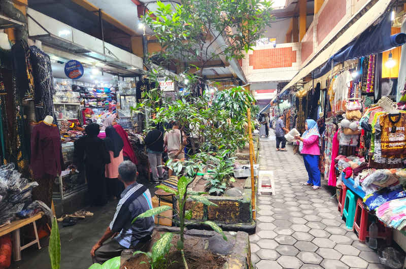 El mercado de Beringharjo es uno de lugares que visitar para acercarse a la vida local de la ciudad