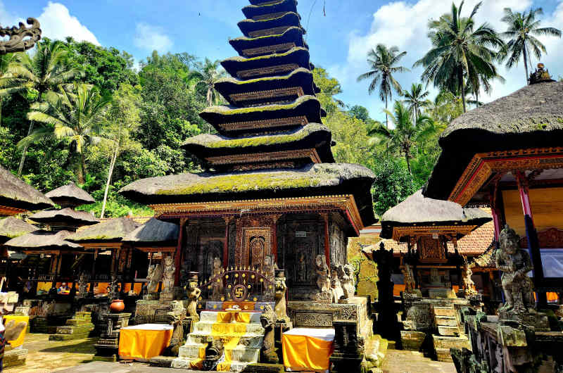 Interior del templo Pura Kehen, uno de los templos más antiguos de Bali