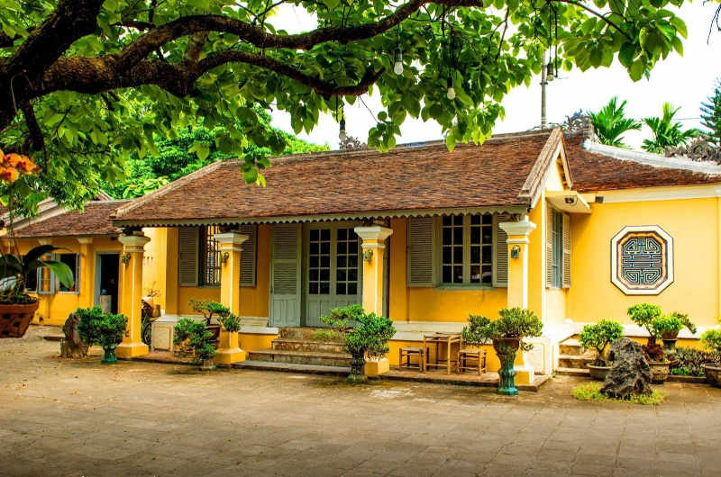 Casa jardín Ngoc Son con arquitectura tradicional vietnamita
