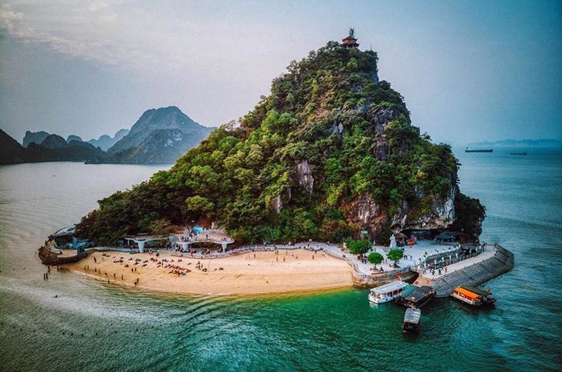 Isla Tip Top con mirador en lo alto