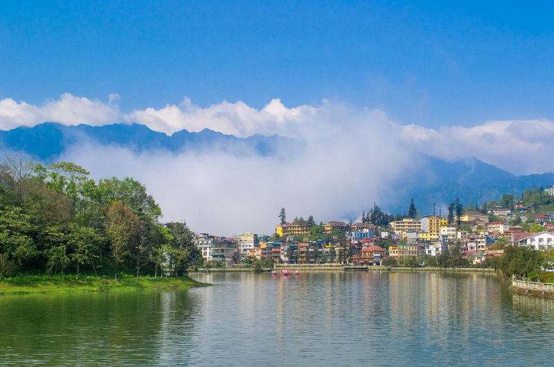 Lago de Sapa en el centro de Sapa ciudad, Vietnam