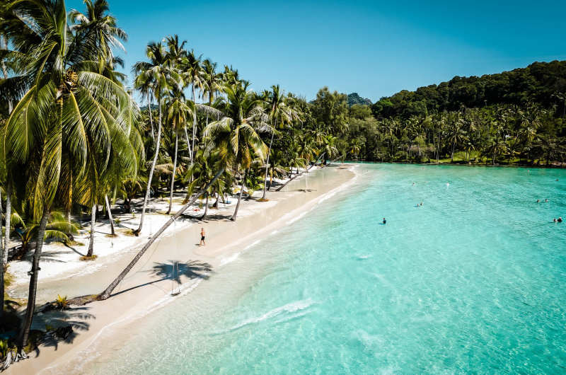 Playa de Koh Kood con arena blanca y aguas transparentes