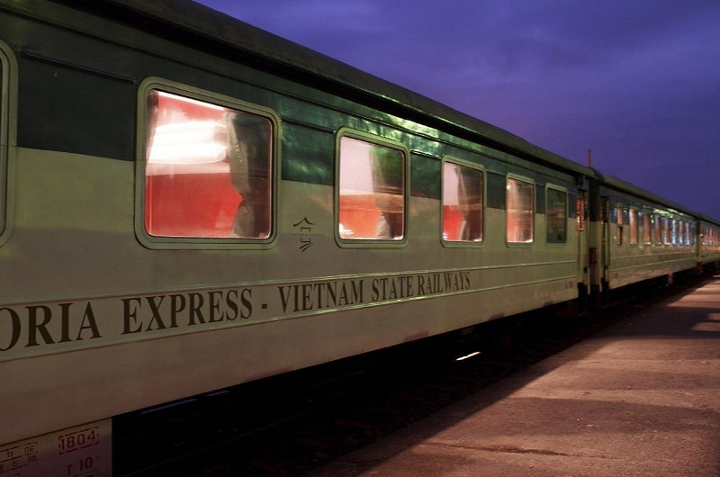 Tren Victoria Express en la ruta entre Hanoi y Lao Cai