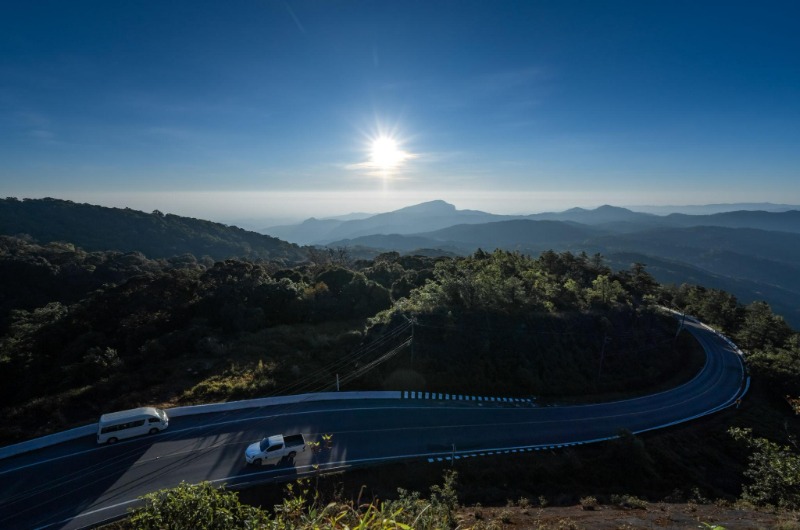 Carretera dentro del Parque Nacional de Doi Inthanon