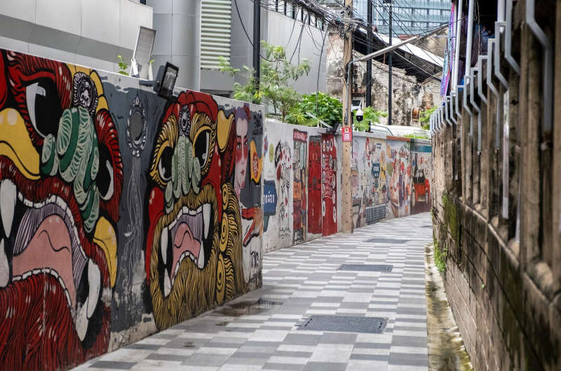 Grafitis en las calles del barrio de Talad Noi en Bangkok junto al río Chao Phraya