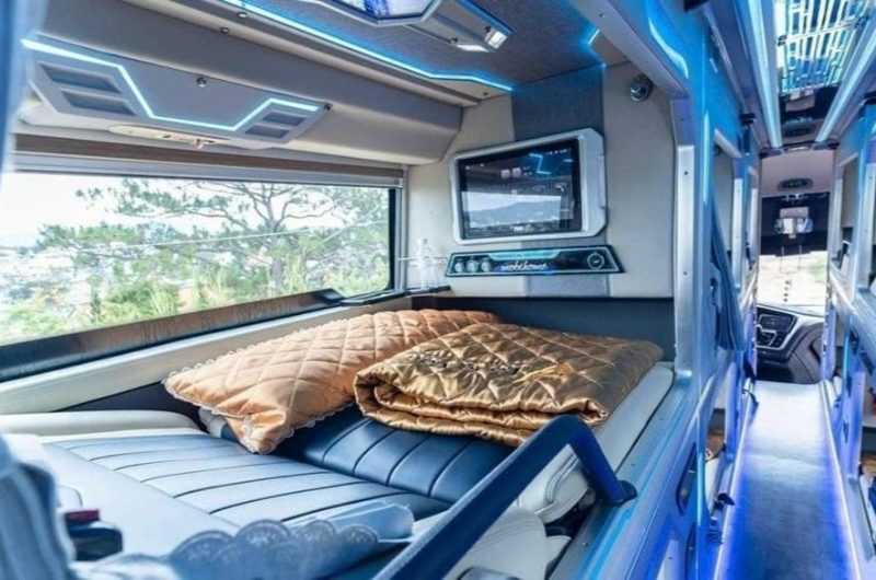 interior de autobús cama en Vietnam con asientos reclinables tipo litera