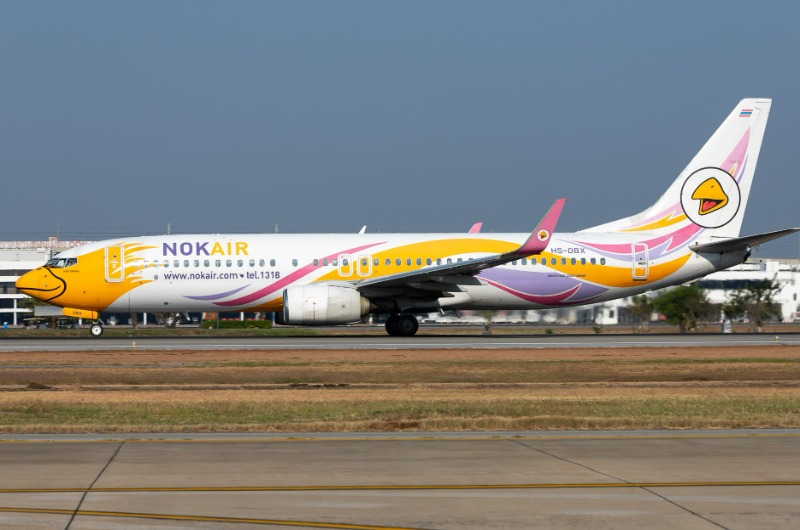 Avión de Nok Air en el aeropuerto de Don Muaeng en Tailandia